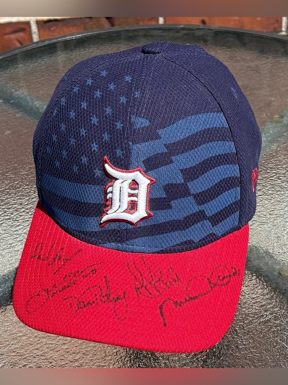 2020 New Era 39Thirty Detroit Tigers Autographed 4th of July Fitted Hat M/L EUC